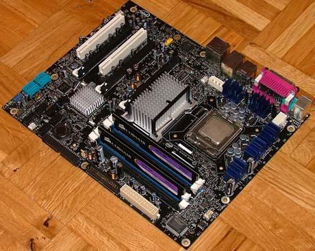 core2_extreme_qx6700_motheboard