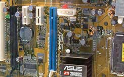 ASUS matična ploča s ATI RD-400