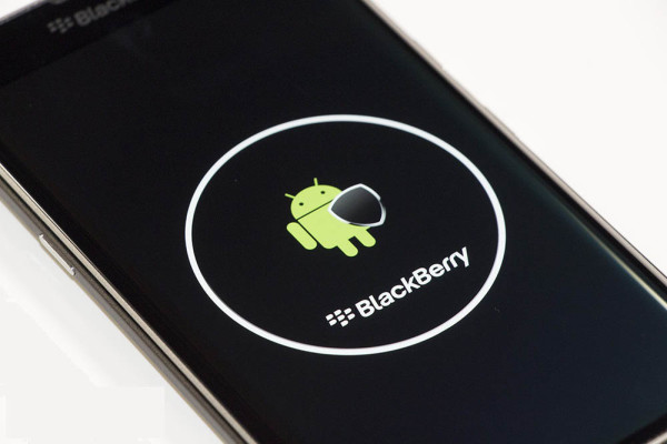 BlackBerry brend u rukama Kineza