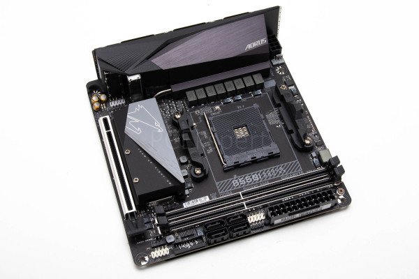 gigabyte_b550i_aorus_pro_ax_3