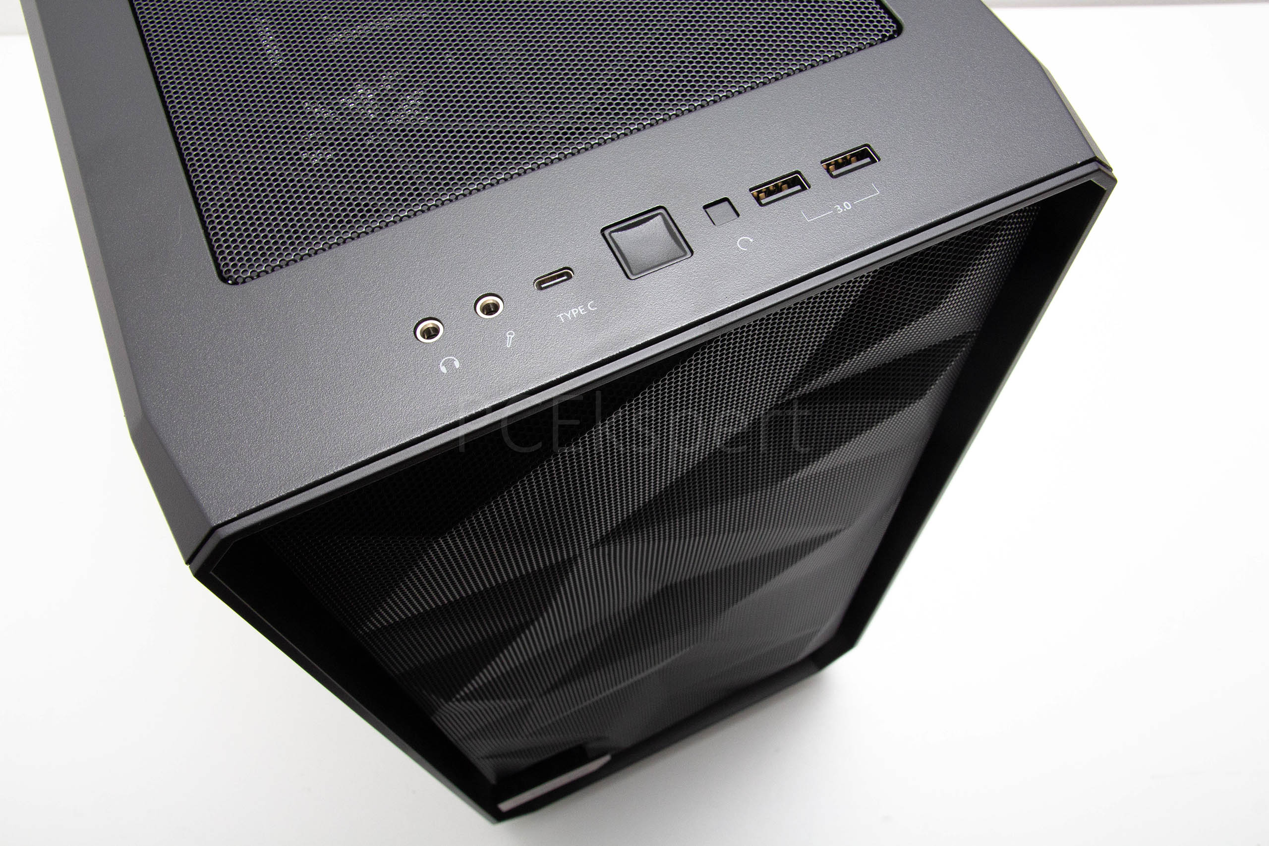 Fractal Design Meshify 2 recenzija