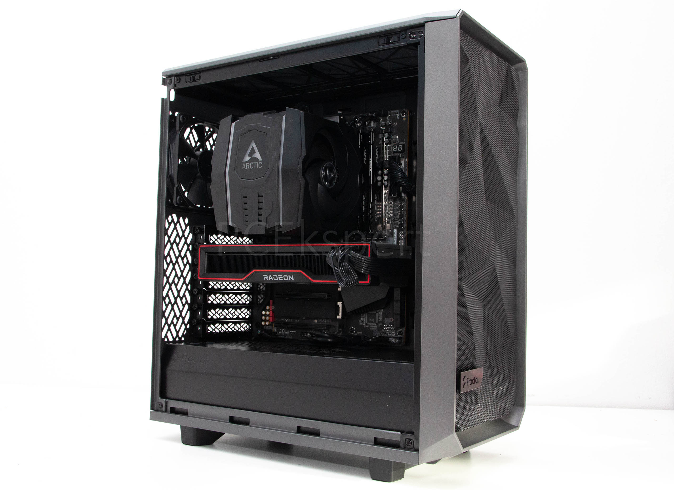 Fractal Design Meshify 2 Compact recenzija