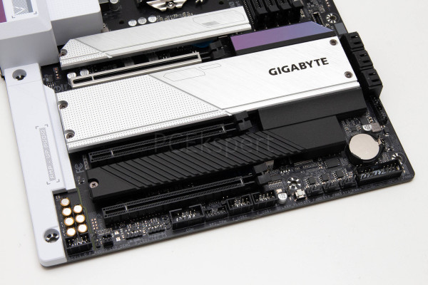 gigabyte_z590_vision_g_9