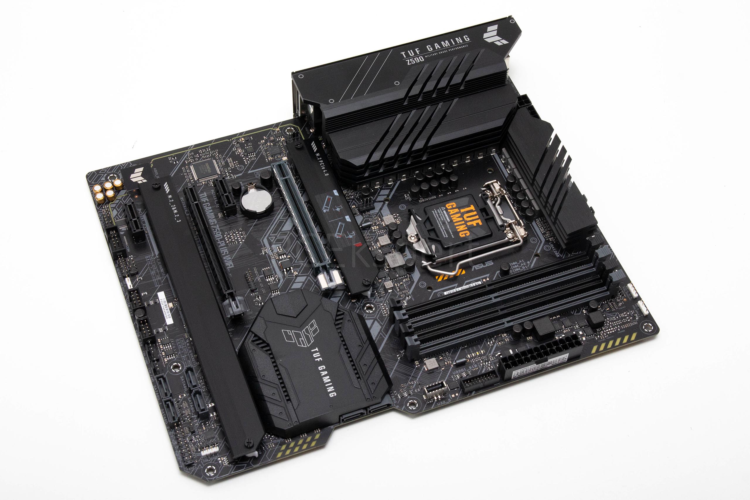 Prvi pogled – ASUS TUF Gaming Z590-Plus WiFi