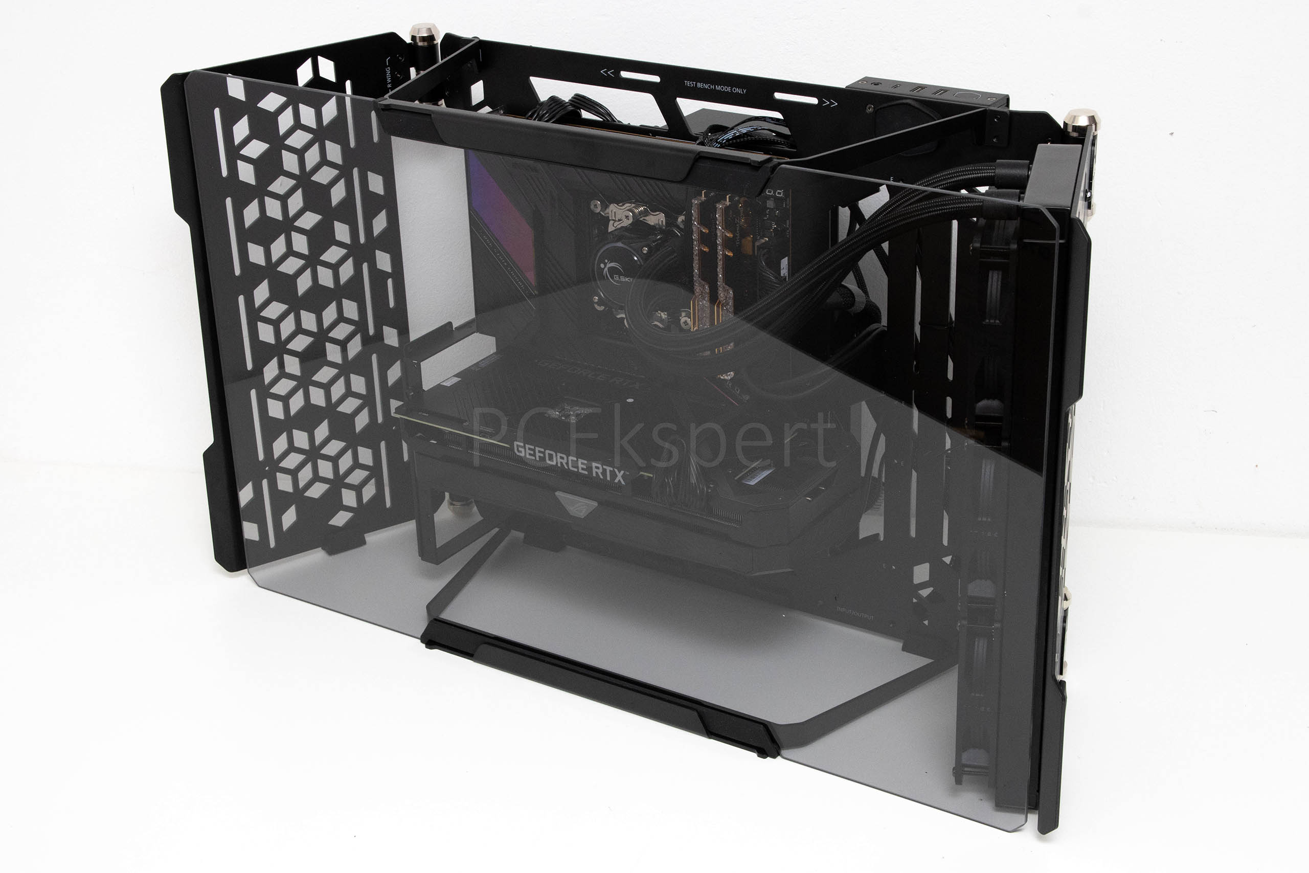 Cooler Master MasterFrame 700 recenzija