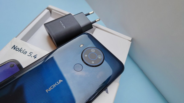 Nokia 5.4. recenzija - dizajn  (1)