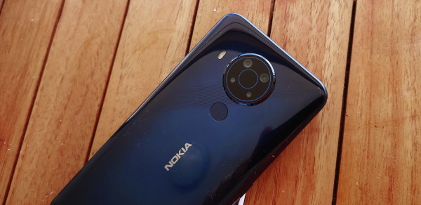 Nokia 5.4. recenzija - dizajn  (17)