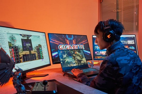 Gigabyte A7 je srednja klasa gaming prijenosnih računala na Ryzenu, što ne znači nezanimljiva