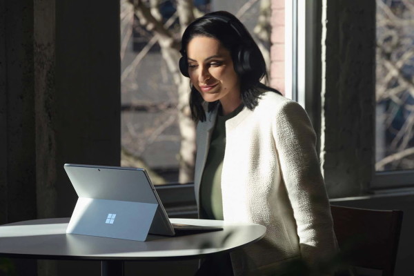 Microsoft Surface Pro 8 debitirao s Thunderbolt 4 sučeljem