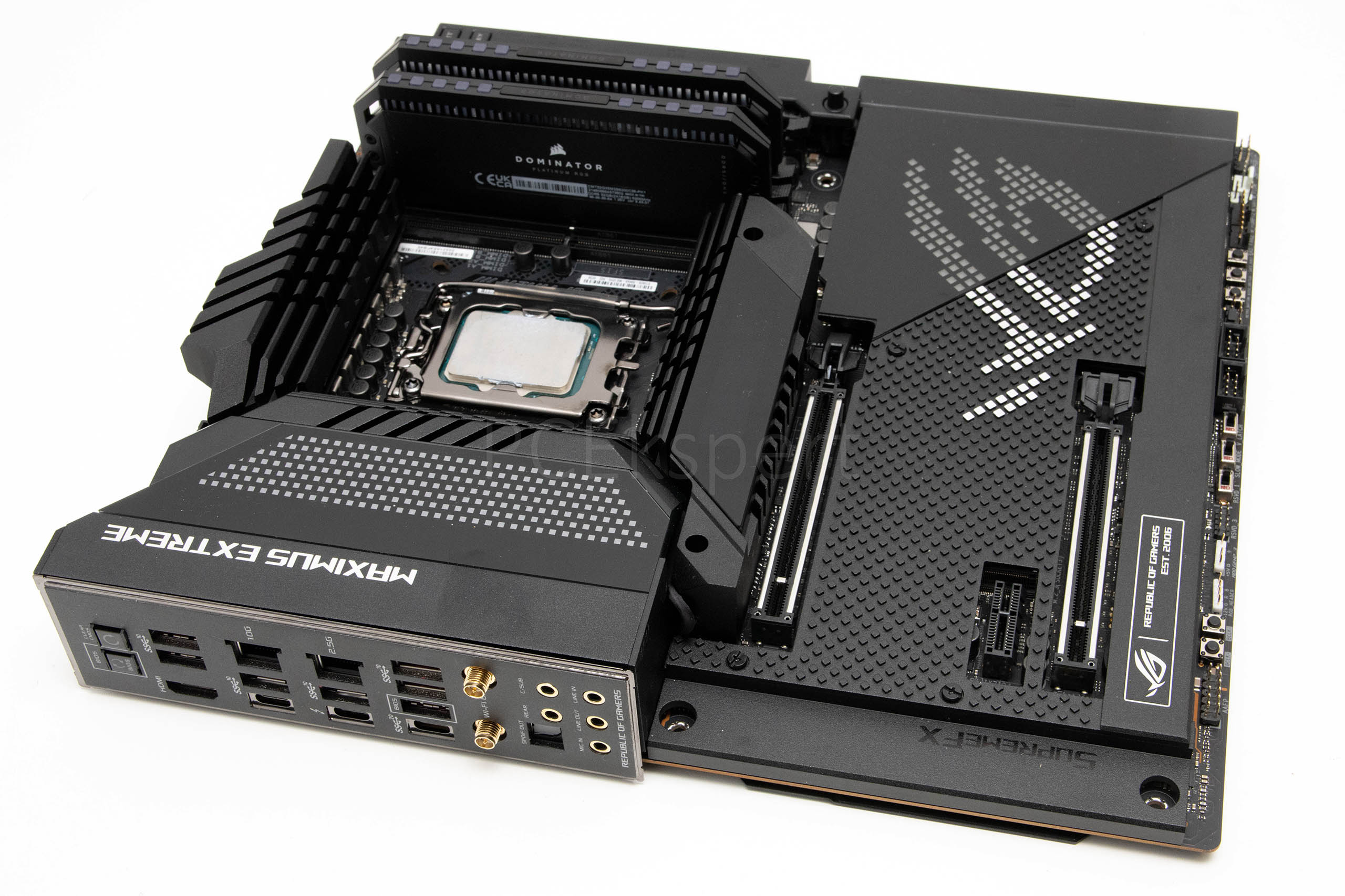 ASUS ROG MAXIMUS Z690 EXTREME recenzija