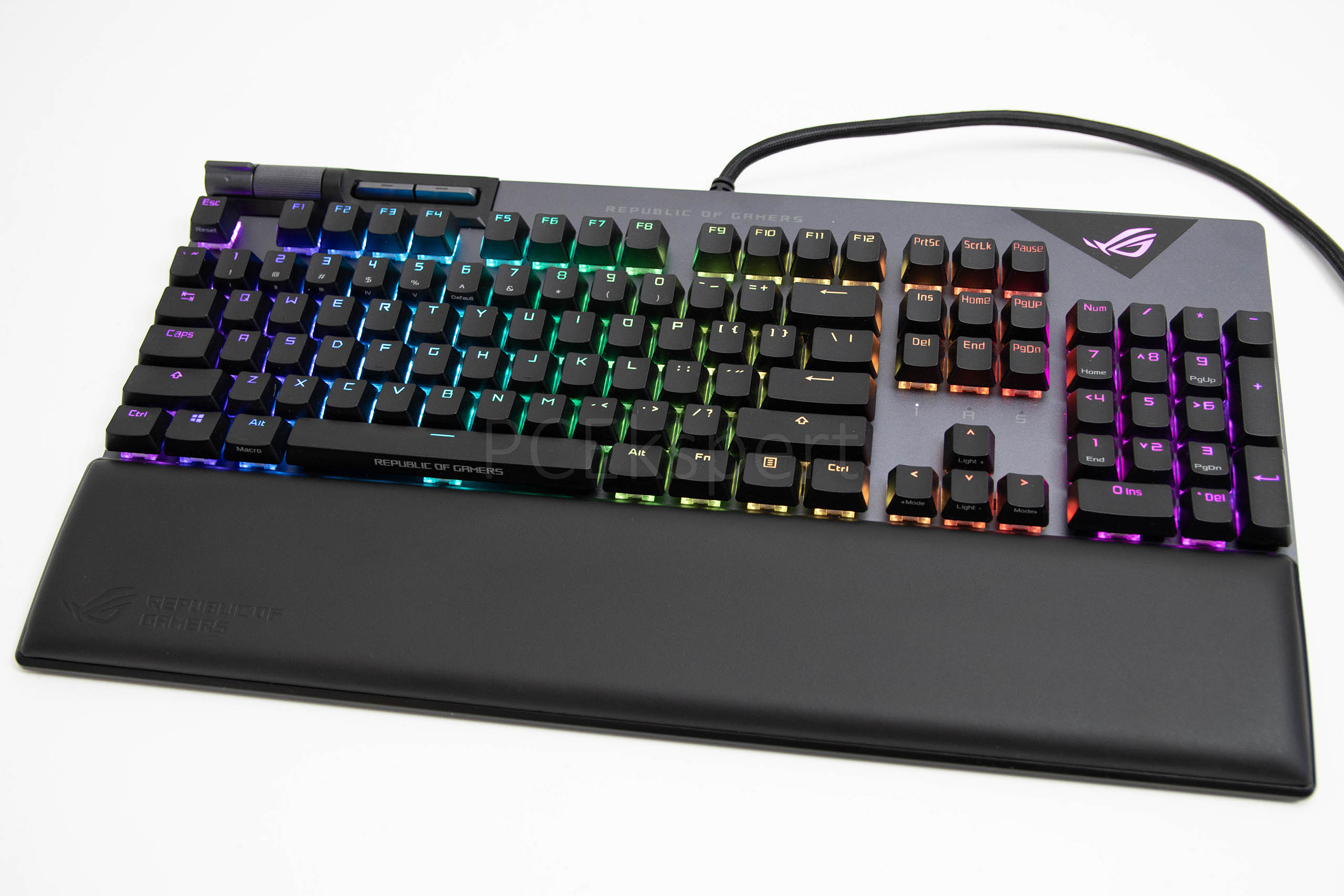 ASUS ROG Strix Flare II recenzija