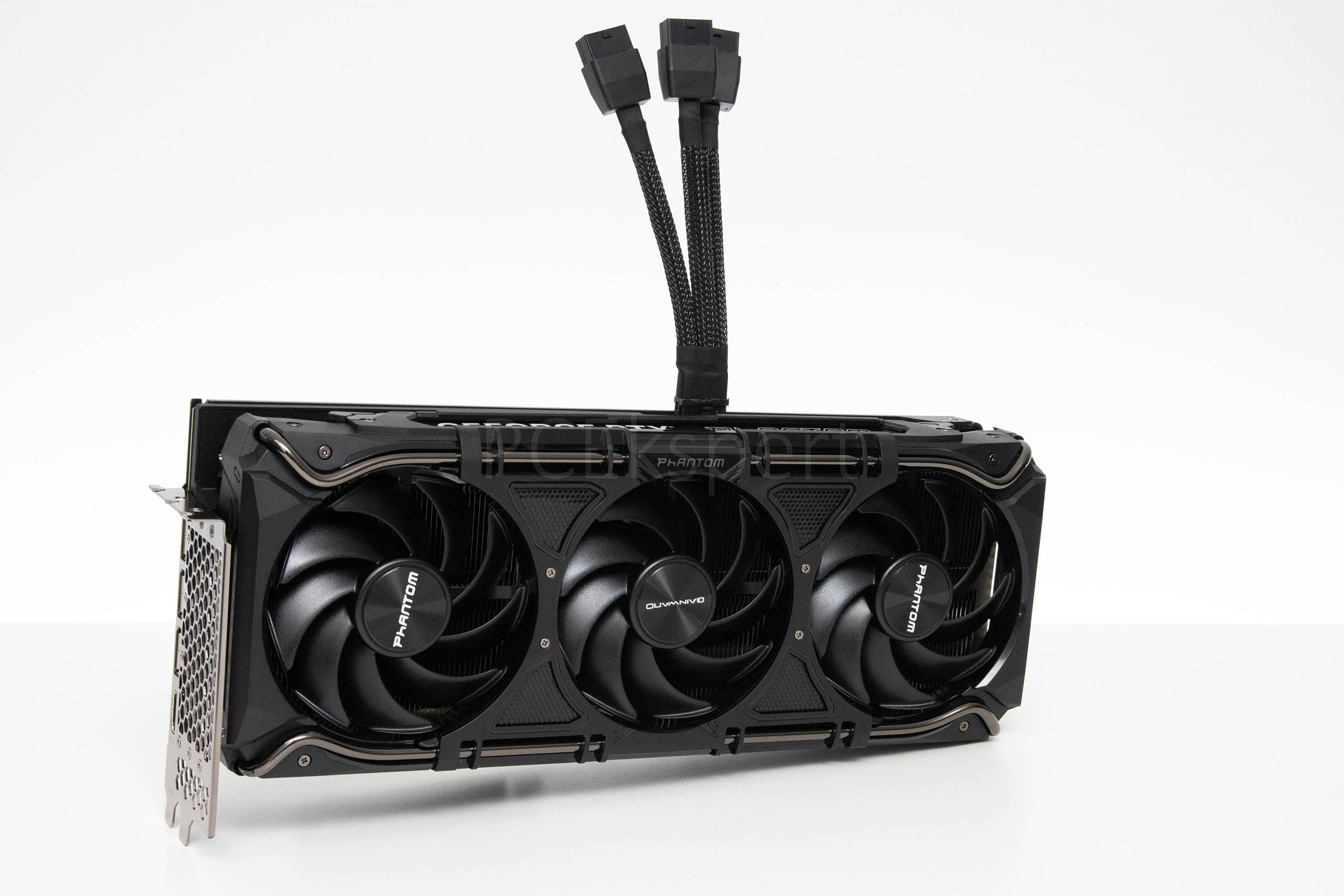 Gainward GeForce RTX 4080 Phantom recenzija