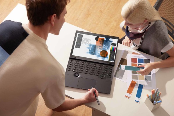 CES 2023: ASUS laptop s 3D ekranom