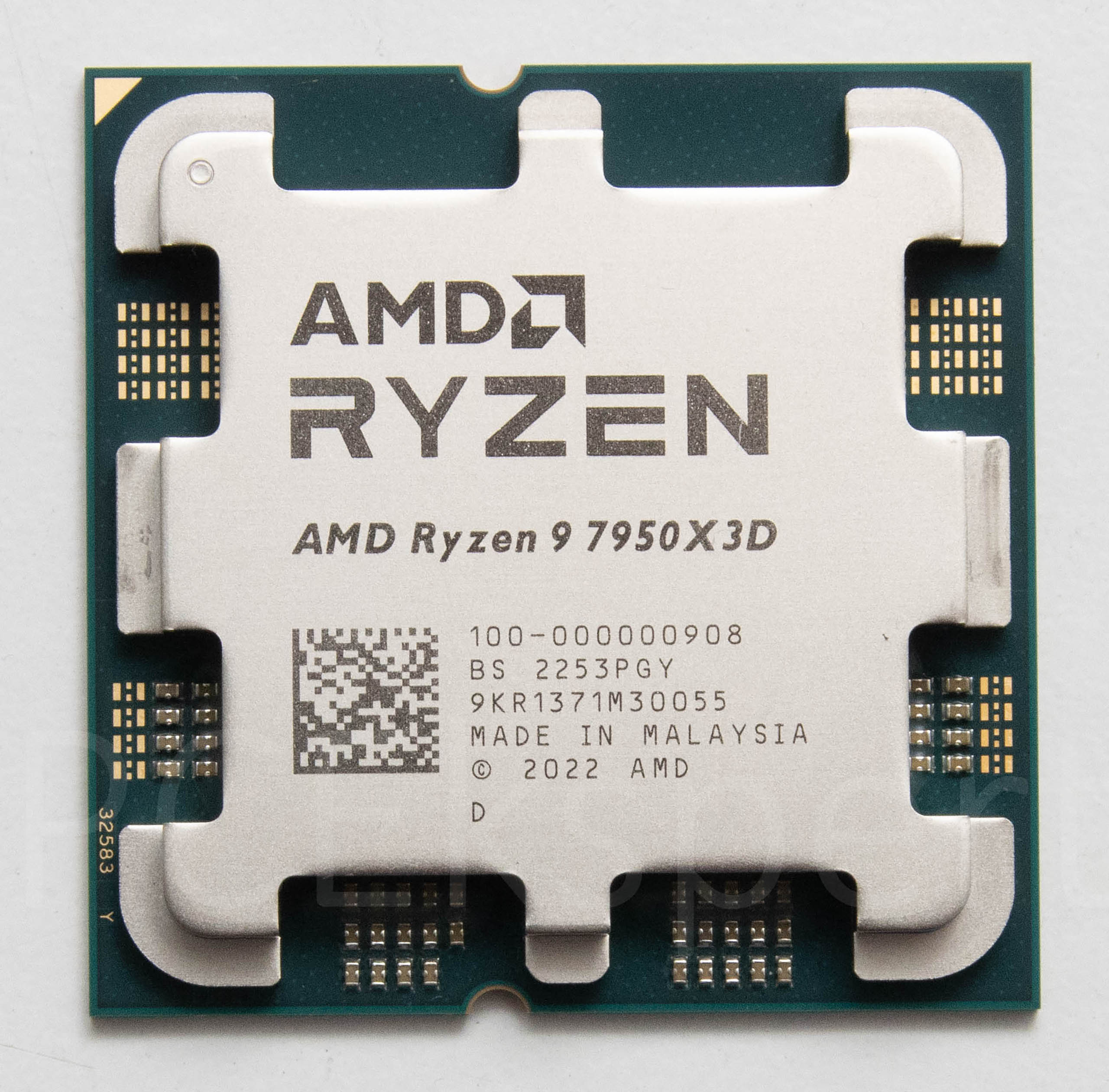 AMD Ryzen 9 7950X3D recenzija