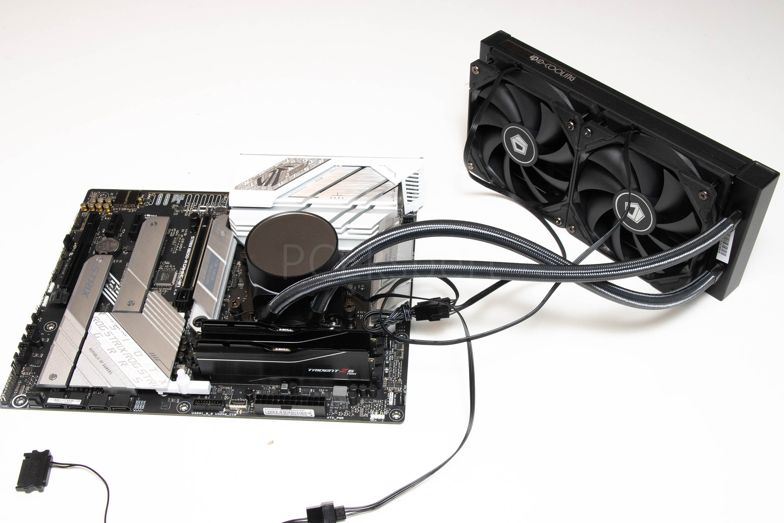 ID-Cooling Frostflow 240 XT recenzija