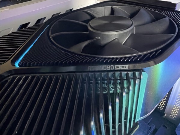 Opet se pojavljuje neobjavljena NVIDIA GeForce RTX 3090 SUPER_1