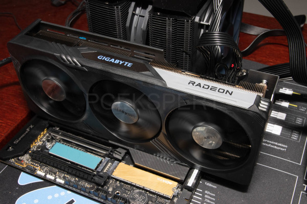 gigabyte_radeon_rx7700xt_gaming_oc_10