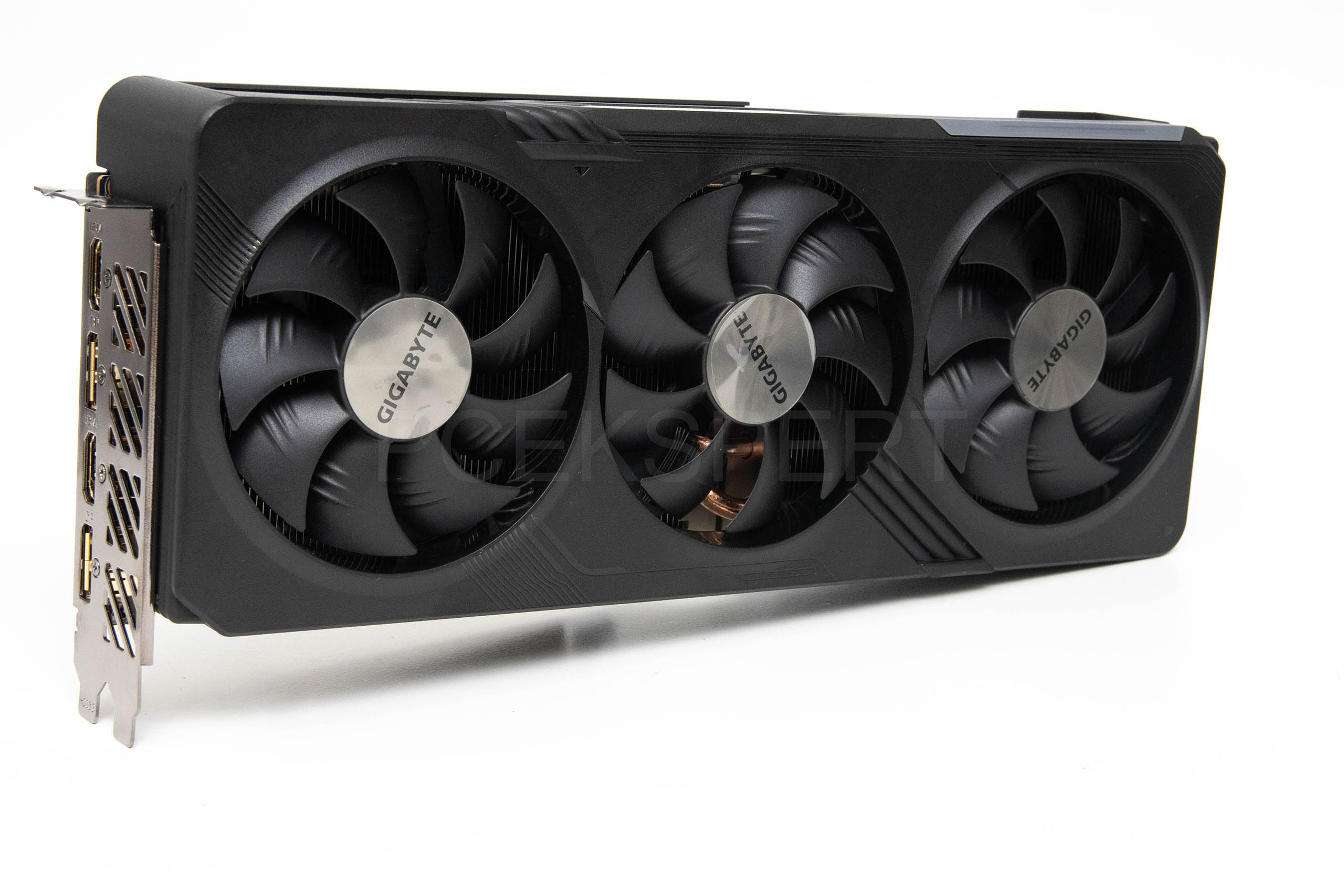 Gigabyte Radeon RX 7700 XT Gaming OC recenzija