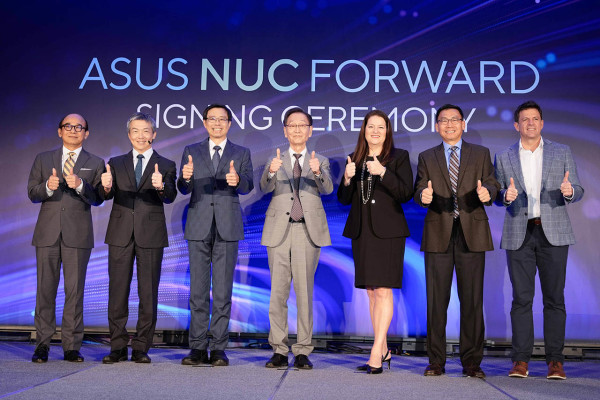 5. Group Photo of Executives of ASUS and Intel, and their valued partners