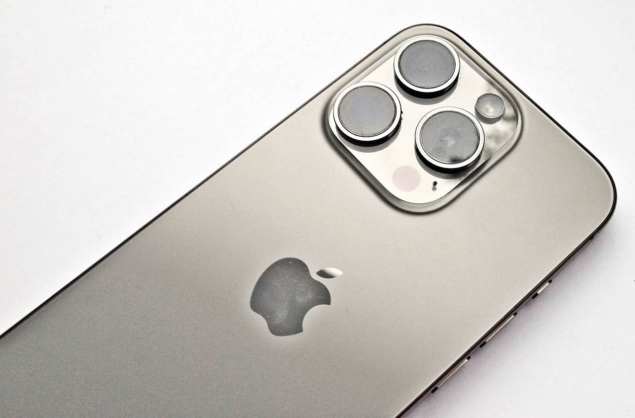 Apple iPhone 15 Pro recenzija