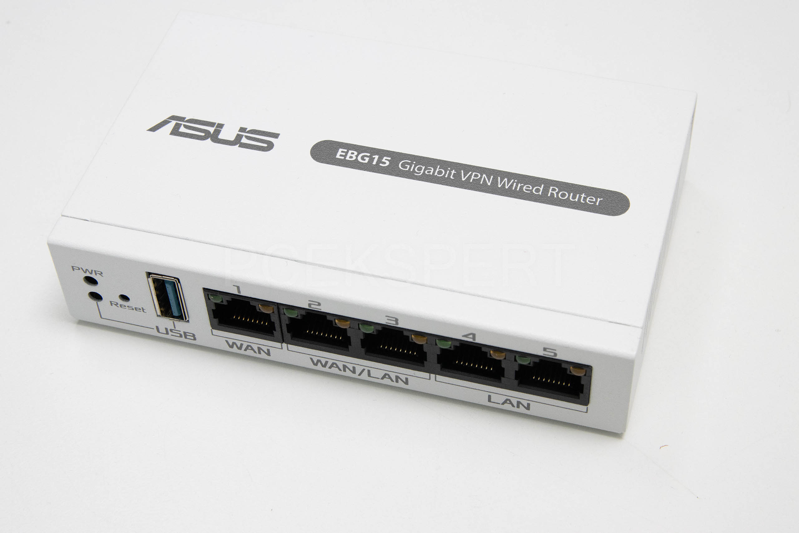 ASUS ExpertWiFi EBG15 recenzija