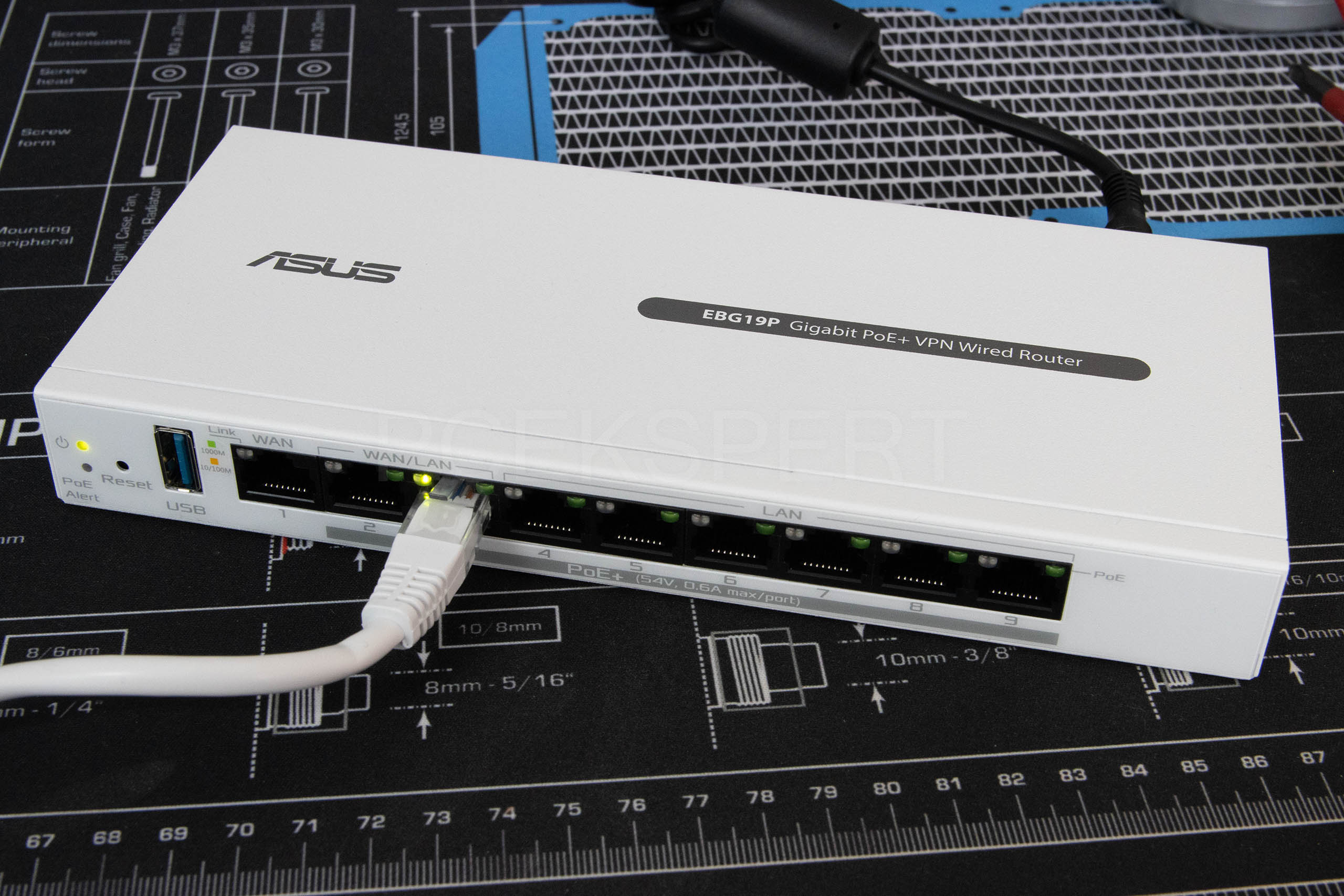 ASUS ExpertWiFi EBG19P recenzija