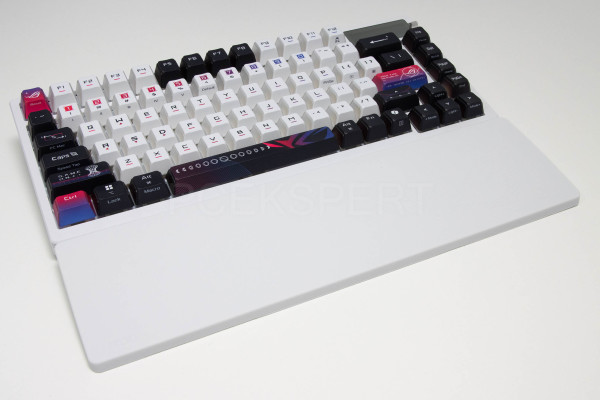 asus_rog_azoth_x_12