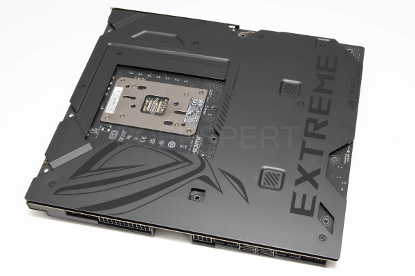 asus_rog_crosshair_x870e_extreme_10