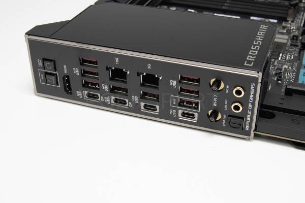 asus_rog_crosshair_x870e_extreme_13