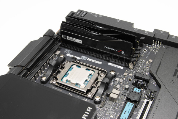 asus_rog_crosshair_x870e_extreme_14