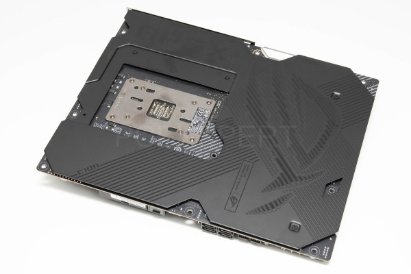 asus_rog_crosshair_x870e_apex_10