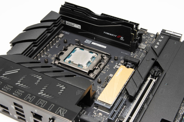 asus_rog_crosshair_x870e_apex_13