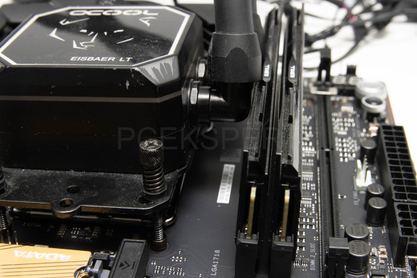 asus_rog_crosshair_x870e_apex_14