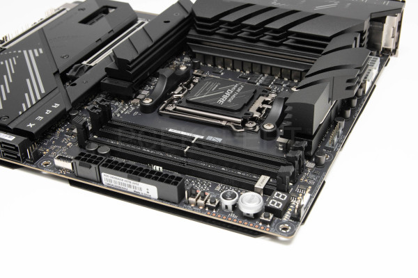 asus_rog_crosshair_x870e_apex_6