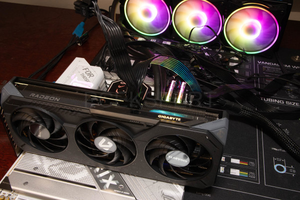 gigabyte_radeon_rx9060xt_gaming_oc_8g_13