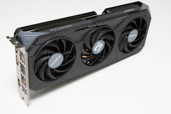 gigabyte_radeon_rx9060xt_gaming_oc_8g_3