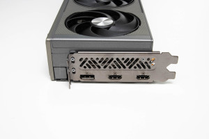 sapphire_nitro+_radeon_rc_9600_xt_oc_11
