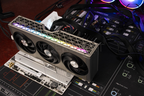 sapphire_nitro+_radeon_rc_9600_xt_oc_16