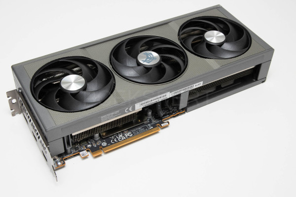 sapphire_nitro+_radeon_rc_9600_xt_oc_4