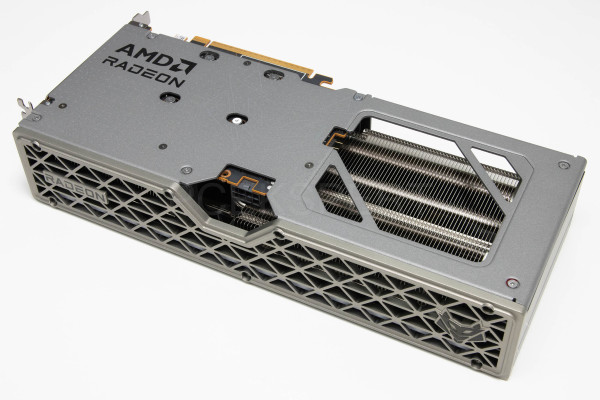 sapphire_nitro+_radeon_rc_9600_xt_oc_5