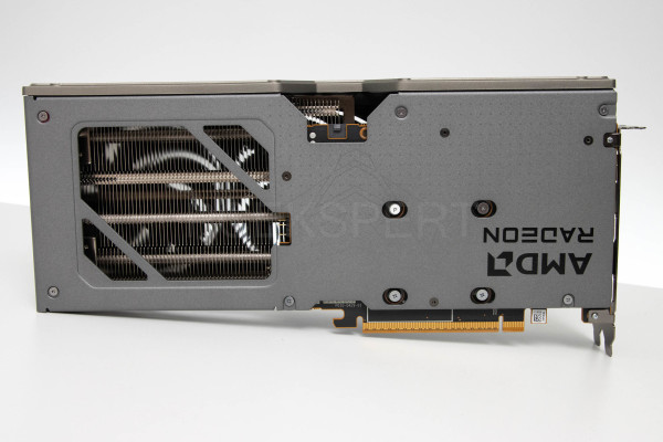 sapphire_nitro+_radeon_rc_9600_xt_oc_8