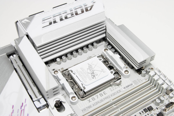 gigabyte_x870e_aorus_pro_x3d_ice_7