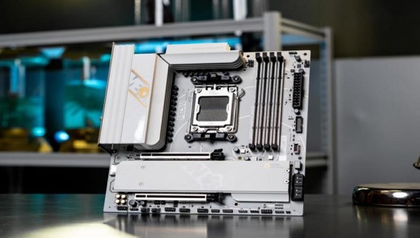 Colorful lansirao dvije nove B850 gaming matične ploče Super Black Blade i MEOW B850M_2