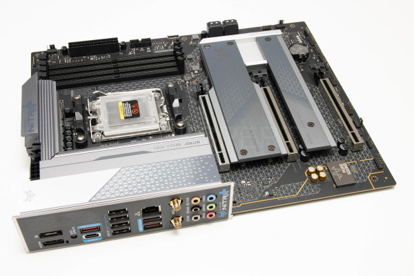 sapphire_nitro_b850a_wifi7_4