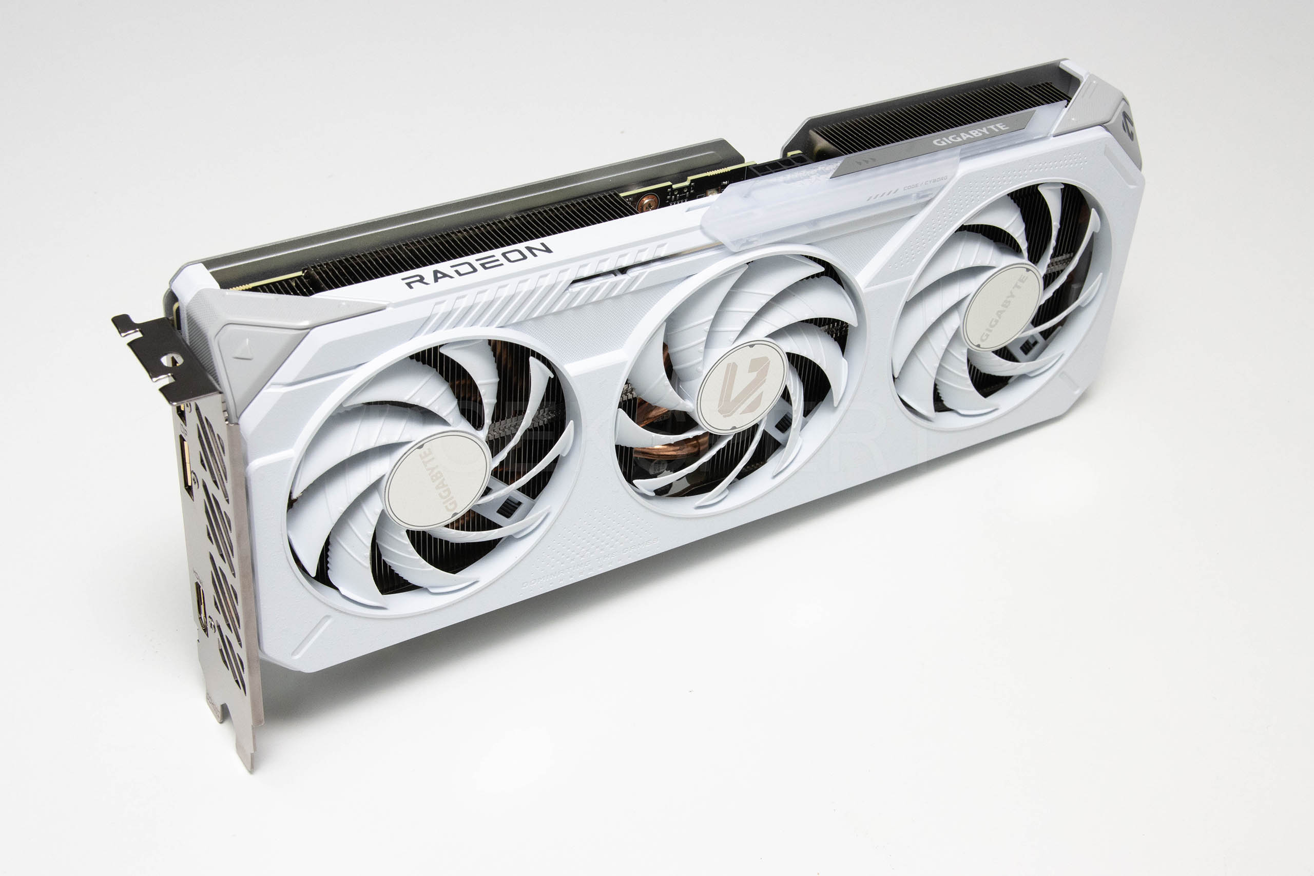 Gigabyte Radeon RX 9060 XT GAMING OC ICE 16G recenzija