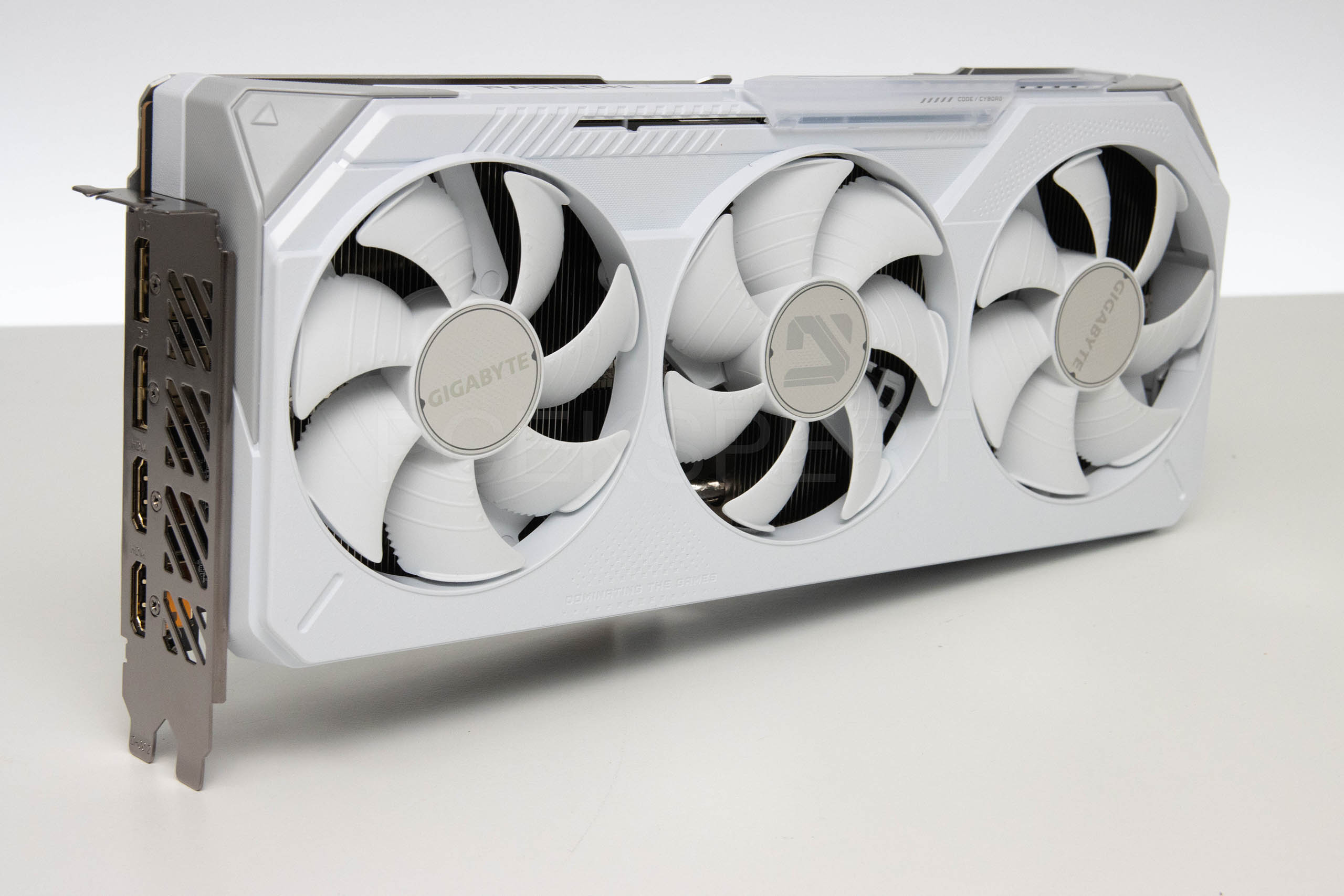 Gigabyte Radeon RX 9070 XT Gaming OC ICE 16G recenzija