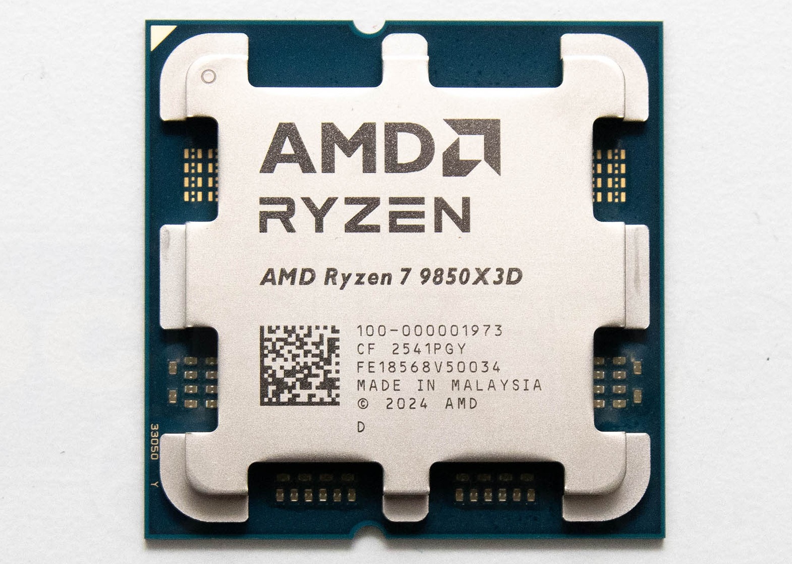 AMD Ryzen 7 9850X3D recenzija