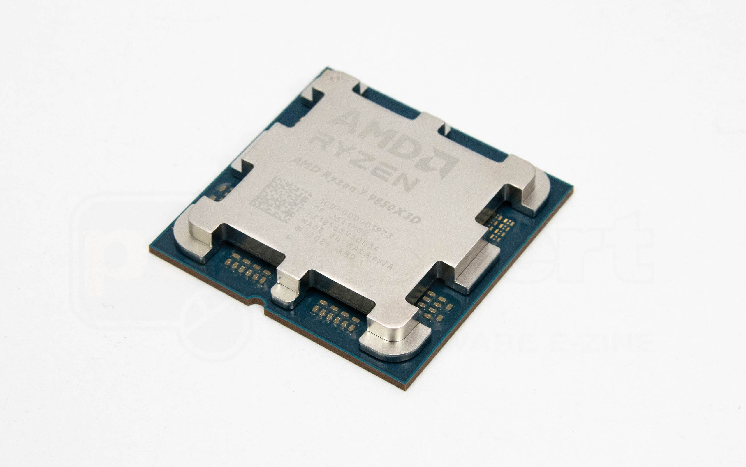 AMD Ryzen 7 9850X3D recenzija