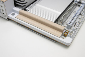 gigabyte_x870e_aero_x3d_wood_10