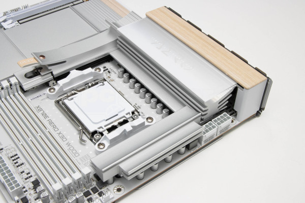 gigabyte_x870e_aero_x3d_wood_5